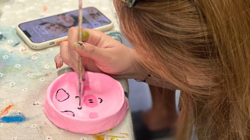Clay pottery squeezing at Tadaa Workshop (12)
